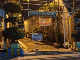 Dengar PSBB Disetujui, Warga Surabaya  Tutup Kampung