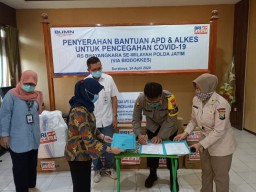 RS Bhayangkari Terima bantuan APD dan Alkes dari BRI