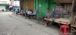 Pedagang Pasrah Penghasilan Turun Drastis