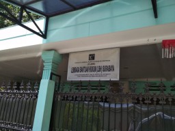 THR 2020 Dicicil,  LBH Surabaya Buka Posko Pengaduan