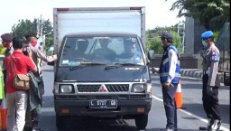 Kena Tilang, Mobil Box Tiga Orang Masuk Gresik