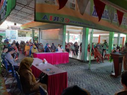 Perlu Dievaluasi, Pembagian BLT Dana Desa di Gresik Yang Mengumpulkan Massa