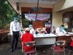 BNI Salurkan Bansos untuk Warga Terdampak Corona