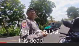 Viral Polisi Palak Turis Jepang