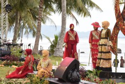East Java Fashion Harmony 2020 Angkat Filosofi Batik Gringsing