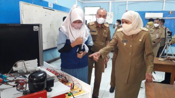 Pembelajaran Tatap Muka SMA dan SMK di Jatim Dimulai Hari Ini