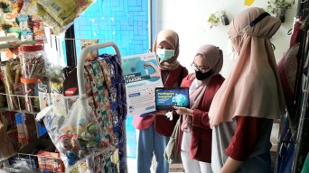 Mahasiswa FIK UMSurabaya Jemput Warga Musiman untuk Vaksin