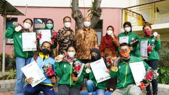 Rektor UMSurabaya Sambut dan Berikan Bonus Kepada Atlet PON XX