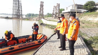 BPBD Jatim Bersama Tim SAR Gabungan Sisir Lokasi Kecelakaan Air