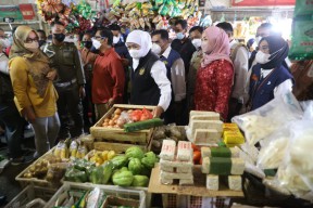 Gubernur Khofifah Sidak Pasar Tambakrejo - Surabaya Jelang Nataru
