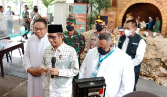Menko Polhukam Tinjau Gereja di Surabaya