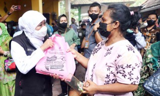 Kendalikan Harga Minyak Goreng, Pemprov Jatim Gelar Operasi Pasar