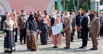 Gubernur Jatim  Komitmen Perlidungan Pekerja di Era Teknologi Digital
