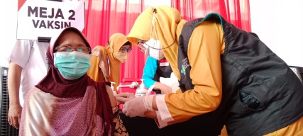 Jatim Awali Pemberian Vaksin Booster di Lima Daerah