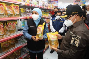Gubernur Khofifah Minta  Pemda dan APRINDO Jaga Rantai Pasok Aman