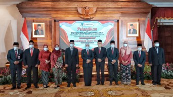 Gubernur Khofifah Minta KPID Serius Perangi Berita Palsu
