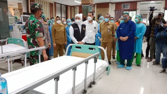 Gubernur Khofifah Pastikan Isoter Siap Layani Pasien Gejala Ringan
