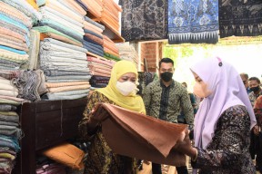 Sentra Batik Tulis Tenun Gedog Tuban Jadi Desa Devisa