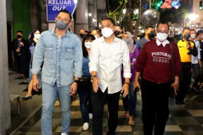 Wali Kota Eri Cahyadi Ajak Mlaku-mlaku Nang Tunjungan Romansa