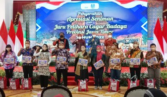 Khofifah Beri Apresiasi Kepada Seniman dan Juru Pelihara Cagar Budaya