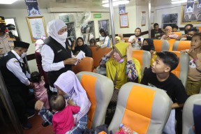 Gubernur Khofifah Tinjau Arus Mudik di Pelabuhan Jangkar Situbondo