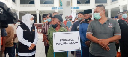 Terima Bantuan Gubernur Jatim Khofifah