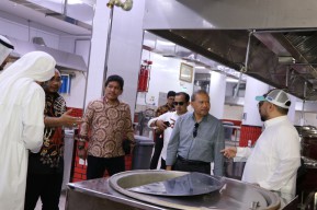 Pastikan Kualitas, Menag Tinjau dan Tes Layanan Jemaah Haji di Makkah
