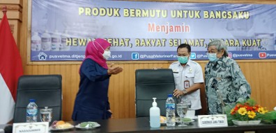 Gubernur Khofifah Pastikan 15 Kab/Kota Jatim Zona Hijau PMK