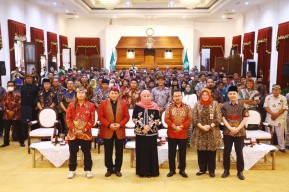 Gubernur Khofifah Beri Tunjangan Kehormatan pada 1.000 Seniman dan 240 Juru Pelihara Cagar Budaya
