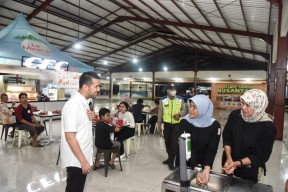Wagub Emil Tinjau Arus Balik Via Tol Jatim di Rest Area KM 792 B dan KM 753