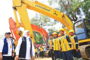 Gubernur Khofifah Pimpin Apel Kesiapsiagaan Hadapi El Nino dan Banjir