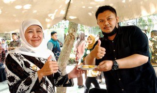 Gubernur Khofifah Ajak Karyawan dan Wartawan Nikmati  Mangga Kelud Kediri
