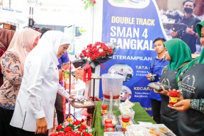 Gubernur Khofifah: Upaya Tingkatkan Keterampilan Digital dan Kewirausahaan bagi SMA Double Track Jatim