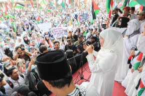 Gubernur Khofifah Ajak Beri Dukungan Lewat Doa dan Donasi