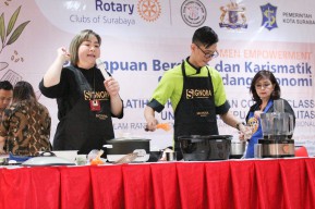 Pemkot Surabaya Gelar Pelatihan Memasak untuk Perempuan Disabilitas