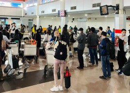 Jelang Natal dan Tahun Baru, Kepadatan Pemudik di Bandara Pattimura Ambon Meningkat