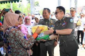 Sambut Ramadhan, Pj. Gubernur Adhy Gelar Pasar Murah di Jember
