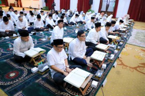 Khotmil Qur’an Bersama Kepala Perangkat Daerah di Malam ke 25 Ramadan, Pj. Gubernur Adhy: Ikhtiar Raih Berkahnya Al Qur’an