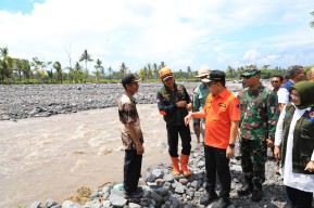 Gerak Cepat Pj. Gubernur Adhy Tangani Banjir Lahar Dingin di Lumajang
