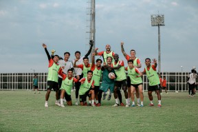 Latihan Berat, Skuad Persebaya Tetap Enjoy dengan Adu Penalti