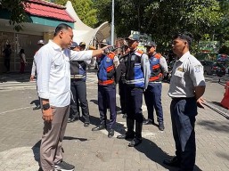 Wali Kota Surabaya Sidak Parkir Liar di Kebun Binatang Surabaya
