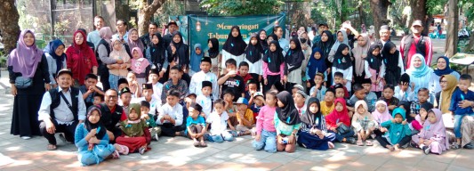 Liveaboard Indonesia dan Alvin Jaya Group Ajak 100 Anak Yatim Wisata ke Kebun Binatang Surabaya