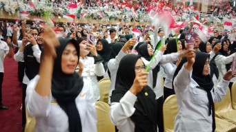Pj. Gubernur Adhy Serahkan 7.201 SK Pengangkatan PPPK Pemprov Jatim