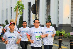 Pj. Gubernur Jatim Adhy Karyono Lepas 1.600 Pelari di Event Surabaya QRIS Run 2024