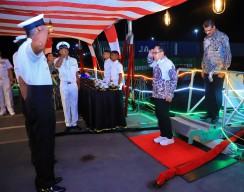 Pj Gubernur Jatim Hadiri Jamuan Makan Malam di Atas Kapal Perang India INS Shivalik