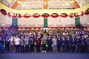 Pj. Gubernur Jatim Berikan Arahan kepada 823 Penerima Beasiswa Perguruan Tinggi Keagamaan Islam