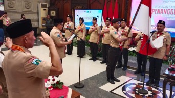 Pj. Gubernur Jawa Timur Lantik MABI dan Pimpinan SAKA Pramuka Penanggulangan Bencana Jatim 2024-2025