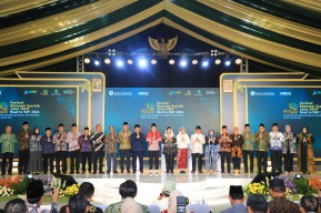 Pj Gubernur Jatim Buka Festival Ekonomi Syariah (FESYAR) Regional Jawa 2024 di Surabaya