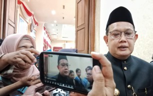 Pj. Adhy Karyono Raih Tiga Penghargaan di CNN Indonesia Award 2024