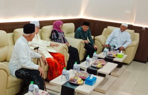 Silaturahmi Khofifah-Emil ke PWNU Jatim: Bicara Pendidikan, Bukan Politik
